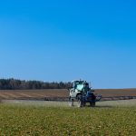 کاربرد کود کشاورزی در گلخانه در سمنان